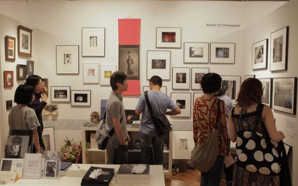 コーヒー片手に写真カルチャーに触れる、“フォトマルシェ”が六本木で開催