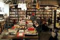 本との出会いは人生のスパイス！村上春樹の本で世界への扉を開かれた東京・駒沢の「体験する書店」を訪ねて