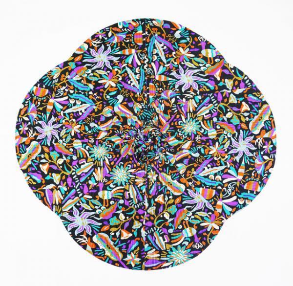 プリーツ プリーズ イッセイ ミヤケが、オープニングセレモニーでカプセルコレクションを限定発売