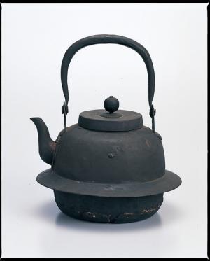 無形文化財の鎚起銅器を手掛ける「玉川堂」が銀座で作品展。江戸から続く“木目金”技法も披露