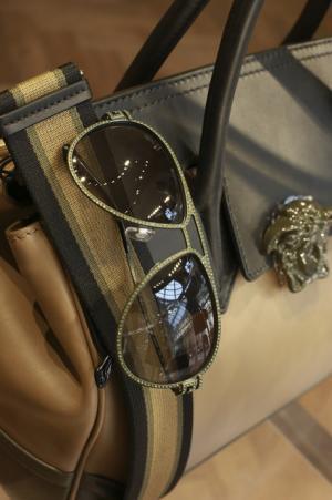 ヴェルサーチがセルフィーコンテスト開催中！サングラス着用→自撮り→投稿で誰でも参加