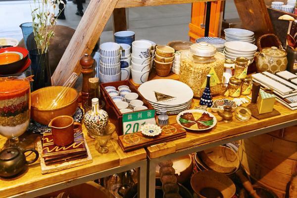 21_21で雑多に雑貨を並べた「雑貨展」が開催中、普段は作り手の深澤直人が選び手に