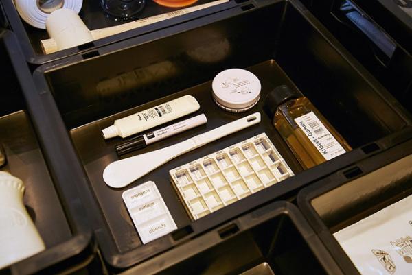 21_21で雑多に雑貨を並べた「雑貨展」が開催中、普段は作り手の深澤直人が選び手に