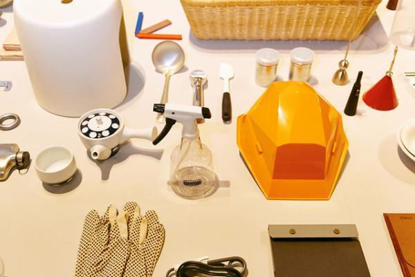 21_21で雑多に雑貨を並べた「雑貨展」が開催中、普段は作り手の深澤直人が選び手に