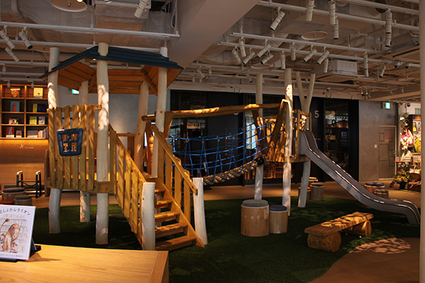 TSUTAYA誕生の地に“毎日行きたくなる”国内最大規模の「T-SITE」オープン！デジタルを駆使したサービスやママとキッズに嬉しいフロアも