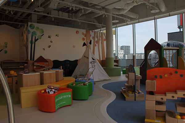 TSUTAYA誕生の地に“毎日行きたくなる”国内最大規模の「T-SITE」オープン！デジタルを駆使したサービスやママとキッズに嬉しいフロアも