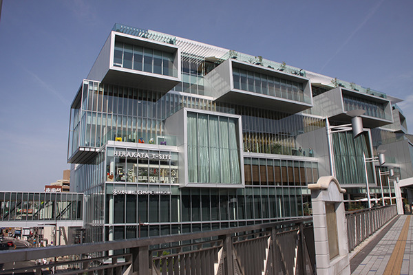 TSUTAYA誕生の地に“毎日行きたくなる”国内最大規模の「T-SITE」オープン！デジタルを駆使したサービスやママとキッズに嬉しいフロアも