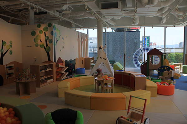 TSUTAYA誕生の地に“毎日行きたくなる”国内最大規模の「T-SITE」オープン！デジタルを駆使したサービスやママとキッズに嬉しいフロアも