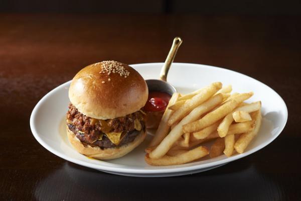 グランド ハイアット 東京、夏の新メニュー発表。今年は“アイスバーガー”に注目！