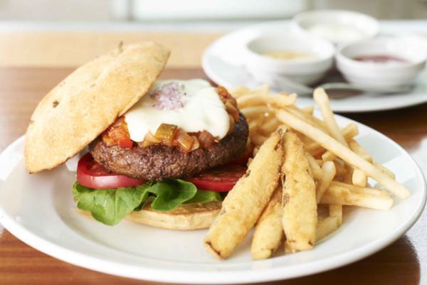 グランド ハイアット 東京、夏の新メニュー発表。今年は“アイスバーガー”に注目！