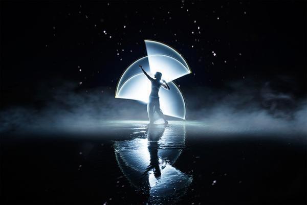 CG一切なし！大地と夜景をキャンバスに描く神々しい“ライト・ペインティング”