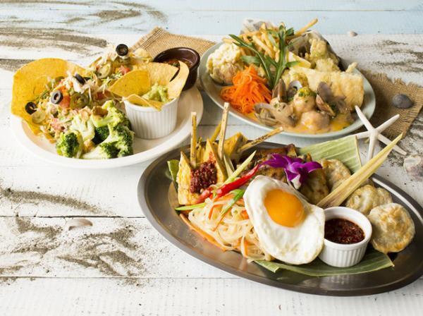 横浜の夜景を一望！「ベイサイドビアガーデン」が今年もオープン。アジア・アメリカ・ユーロの屋台料理が登場