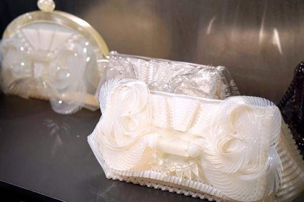 mameの黒河内真衣子、新宿伊勢丹で “ニューメキシコの夢”を服で表現。白緑の刺繍ドレスやブラウスの限定品も