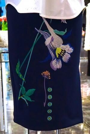 「Botanical Embroidery Tight Skirt」（4万3,000円）