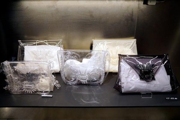 mameの黒河内真衣子、新宿伊勢丹で “ニューメキシコの夢”を服で表現。白緑の刺繍ドレスやブラウスの限定品も