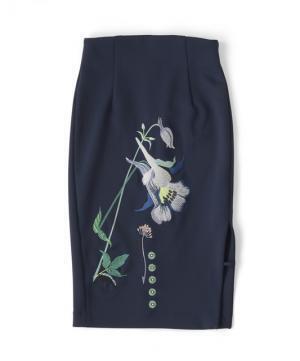 mameの黒河内真衣子、新宿伊勢丹で “ニューメキシコの夢”を服で表現。白緑の刺繍ドレスやブラウスの限定品も