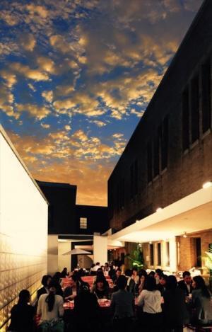 姫路の歴史的洋館を一般開放、ライトアップした幻想的な“大人のビアガーデン”がオープン