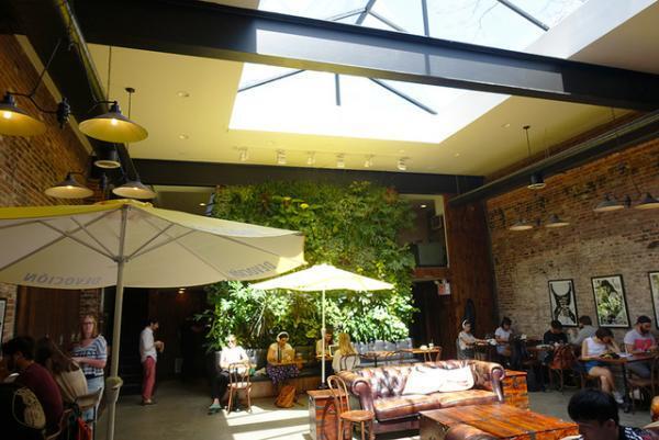 自転車で行きたいニューヨークのデスティネーション：Devocion Cafe【ペダルを漕ぐ。ニューヨークを走る。】