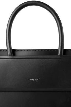 ジバンシィ バイ リカルド ティッシ、新アイコンバッグを新宿伊勢丹で先行発売