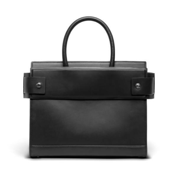 ジバンシィ バイ リカルド ティッシ、新アイコンバッグを新宿伊勢丹で先行発売