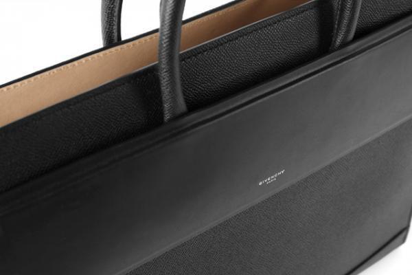 ジバンシィ バイ リカルド ティッシ、新アイコンバッグを新宿伊勢丹で先行発売