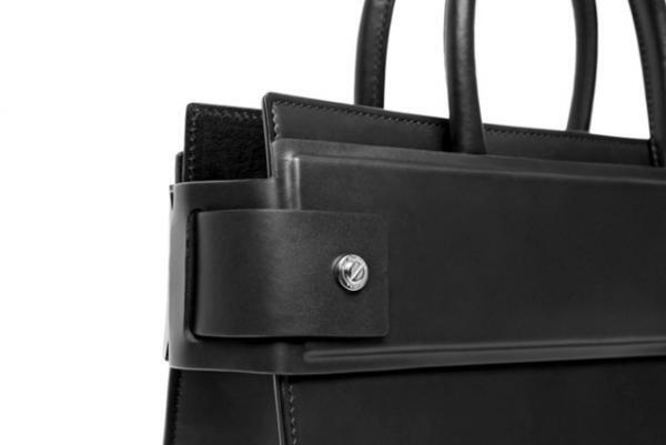 ジバンシィ バイ リカルド ティッシ、新アイコンバッグを新宿伊勢丹で先行発売