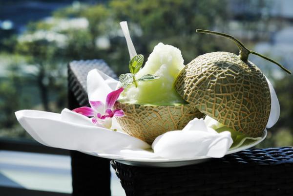 パレスホテル東京、夏季限定のサマースイーツや、丸ごとメロンの贅沢カクテルなどが登場