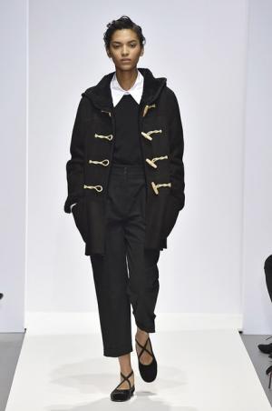 マーガレット・ハウエル、キャメルとブラックを基調としたコレクション【2016-17秋冬ウィメンズ】