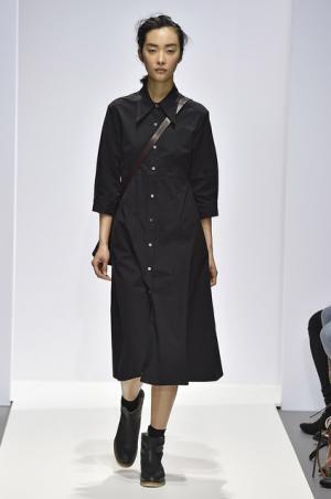 マーガレット・ハウエル、キャメルとブラックを基調としたコレクション【2016-17秋冬ウィメンズ】