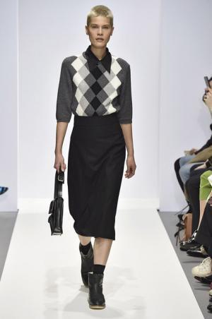 マーガレット・ハウエル、キャメルとブラックを基調としたコレクション【2016-17秋冬ウィメンズ】