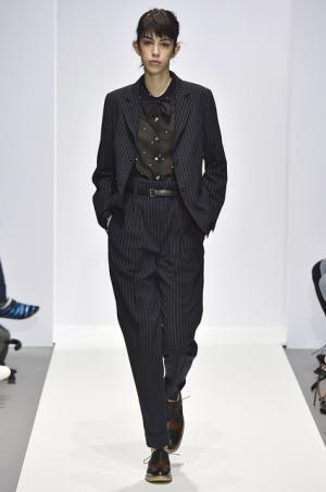 マーガレット・ハウエル、キャメルとブラックを基調としたコレクション【2016-17秋冬ウィメンズ】