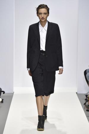 マーガレット・ハウエル、キャメルとブラックを基調としたコレクション【2016-17秋冬ウィメンズ】