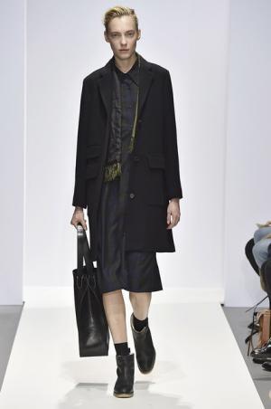 マーガレット・ハウエル、キャメルとブラックを基調としたコレクション【2016-17秋冬ウィメンズ】