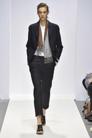 マーガレット・ハウエル、キャメルとブラックを基調としたコレクション【2016-17秋冬ウィメンズ】