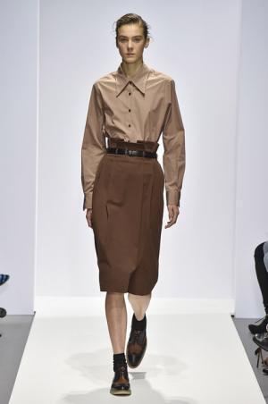 マーガレット・ハウエル、キャメルとブラックを基調としたコレクション【2016-17秋冬ウィメンズ】