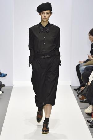 マーガレット・ハウエル、キャメルとブラックを基調としたコレクション【2016-17秋冬ウィメンズ】