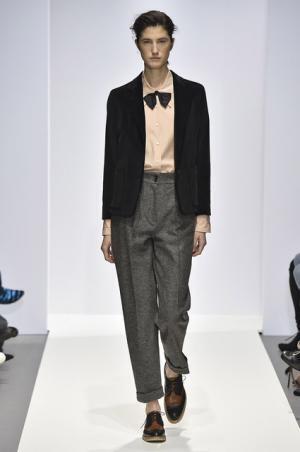 マーガレット・ハウエル、キャメルとブラックを基調としたコレクション【2016-17秋冬ウィメンズ】