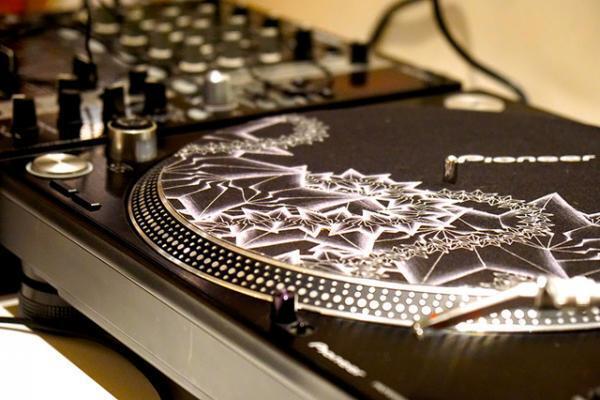 イエローコーナー×ビームス レコード、NYをテーマに新宿伊勢丹でポップアップ。BLUE NOTEの新旧レコードも