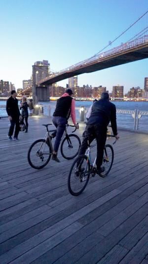 自転車で会いに行きたいニューヨークのデスティネーション：East River Ferry【ペダルを漕ぐ。<div class=