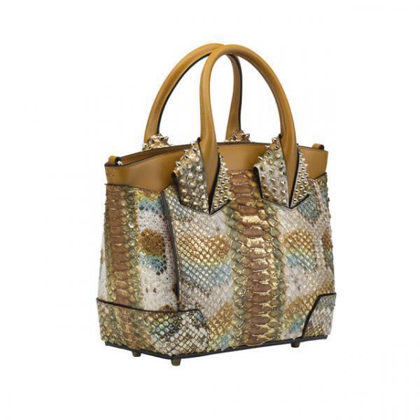 クリスチャン ルブタンの2016秋冬の新作バッグは、いつまでも輝くカリスマ的女性をイメージ