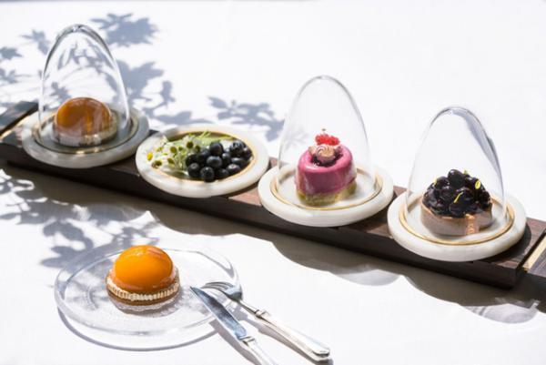 レモン×メレンゲの杏パフェなど、夏のひんやりスイーツコースを軽井沢ホテルブレストンコートで堪能