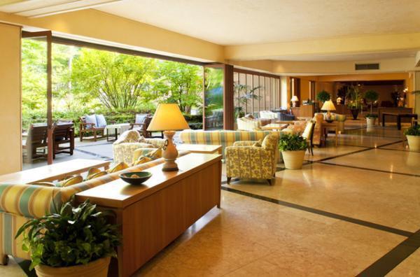 レモン×メレンゲの杏パフェなど、夏のひんやりスイーツコースを軽井沢ホテルブレストンコートで堪能