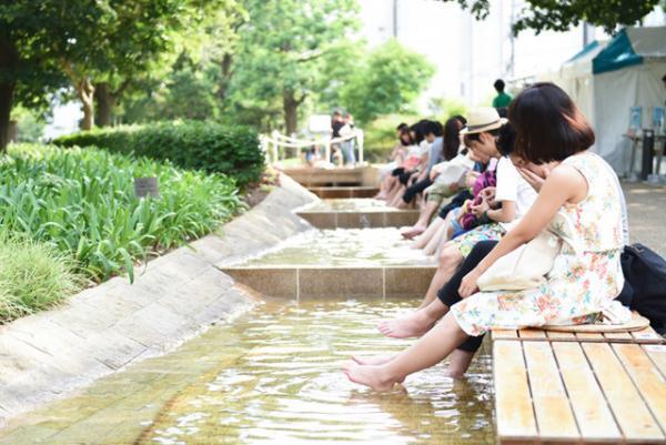 東京ミッドタウンの夏イベントで日本三大花火大会を体感。足水やキッズワークショップ、パークカフェなど充実