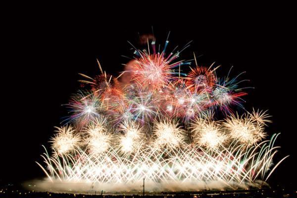 東京ミッドタウンの夏イベントで日本三大花火大会を体感。足水やキッズワークショップ、パークカフェなど充実