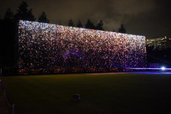 東京ミッドタウンの夏イベントで日本三大花火大会を体感。足水やキッズワークショップ、パークカフェなど充実