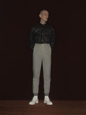 【ルック】バレンシアガの2016-17秋冬メンズは、ガーデニング用の洋服からインスピレーション