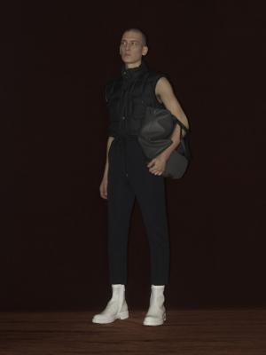 【ルック】バレンシアガの2016-17秋冬メンズは、ガーデニング用の洋服からインスピレーション