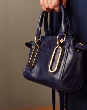 シーバイクロエがアイコンバッグ「ペイジ」の新作を発売！光沢あるグレイズドレザーを使用