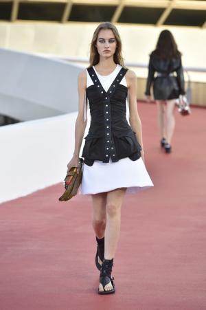 【ルック】ルイ・ヴィトン 2017クルーズ・コレクション、舞台はリオデジャネイロ