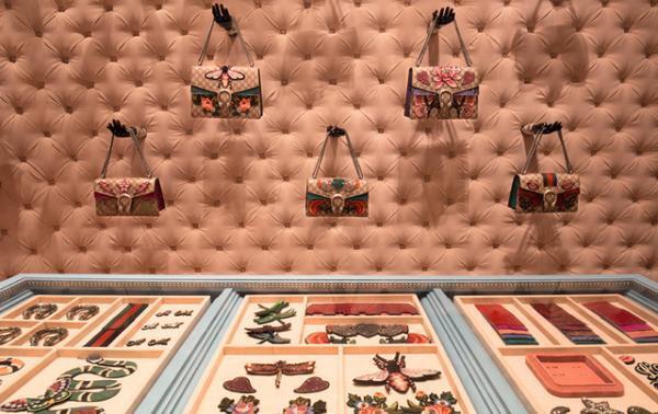 グッチのバッグをDIY！動物モチーフを自分好みにデコレーション。ミケーレのビジョンを体現